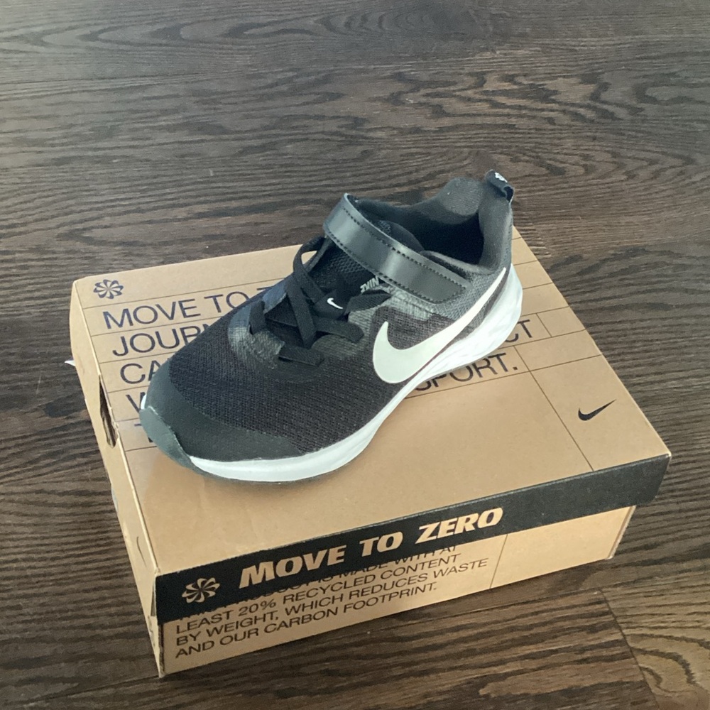 Nike Kids Black and Gray Sneakers